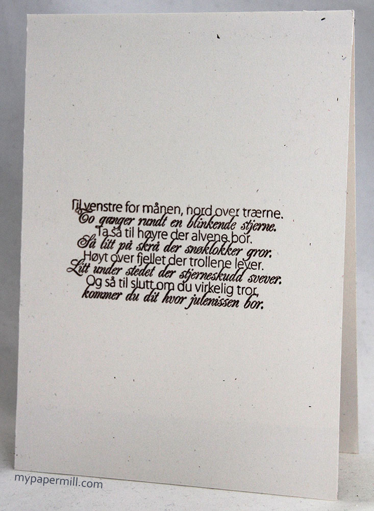 Nisse ved skrivebord bakside