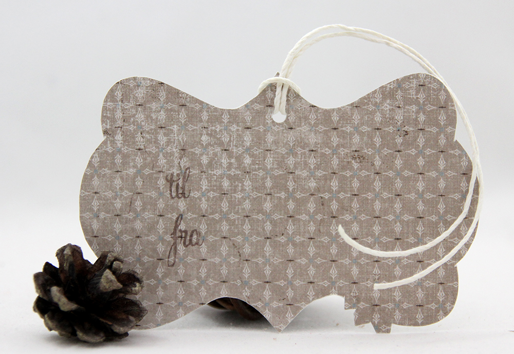 pakkelapp snøkledde hustak bakside