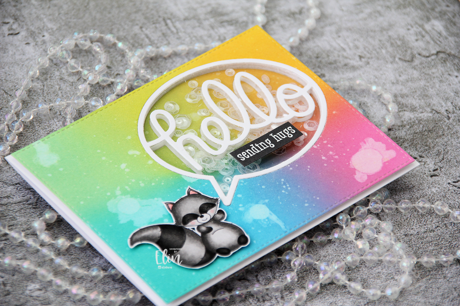 Streamside Studios Woodland Friends Raccoon shaker flatlay venstre